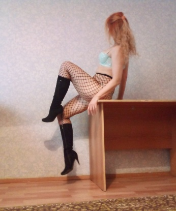 Жгучая красотка с шикарной фигурой приглашает к себе в апартаменты для интимных игр и экстаза. Твои желания - мои приказы! 6500, 35 лет